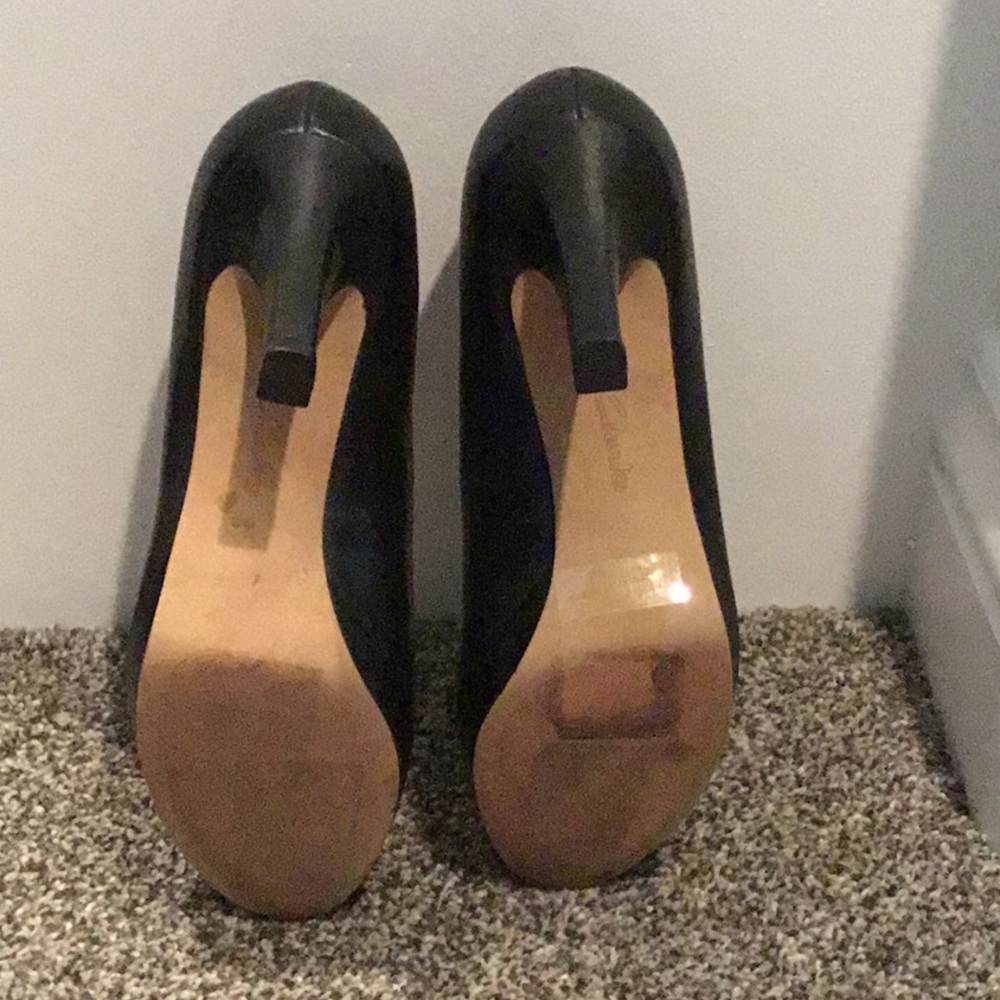 Clarks, black pumps, size 7 - Picture 2 of 3